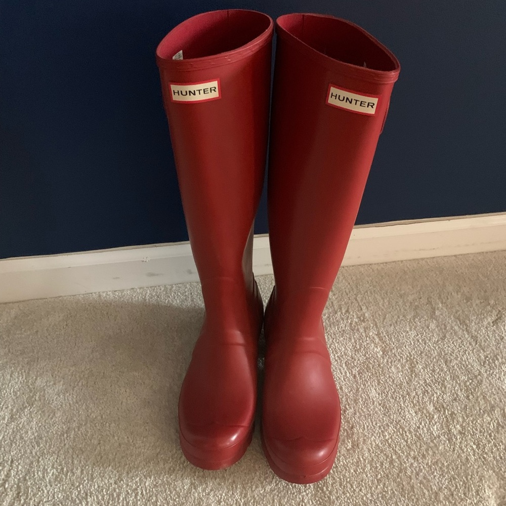 Women’s Hunter Rain Boots tall.